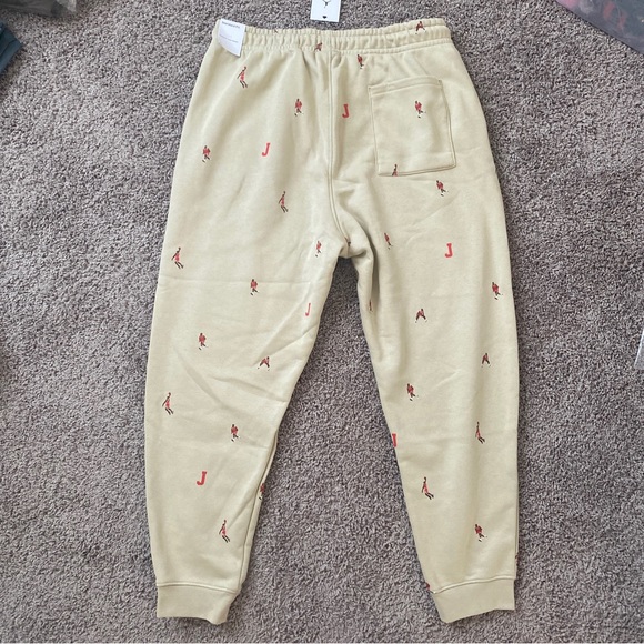 Jordan Essentials Holiday Fleece Pants Men’s 2XL All Over Print DV9390-206 NWT - Picture 2 of 5